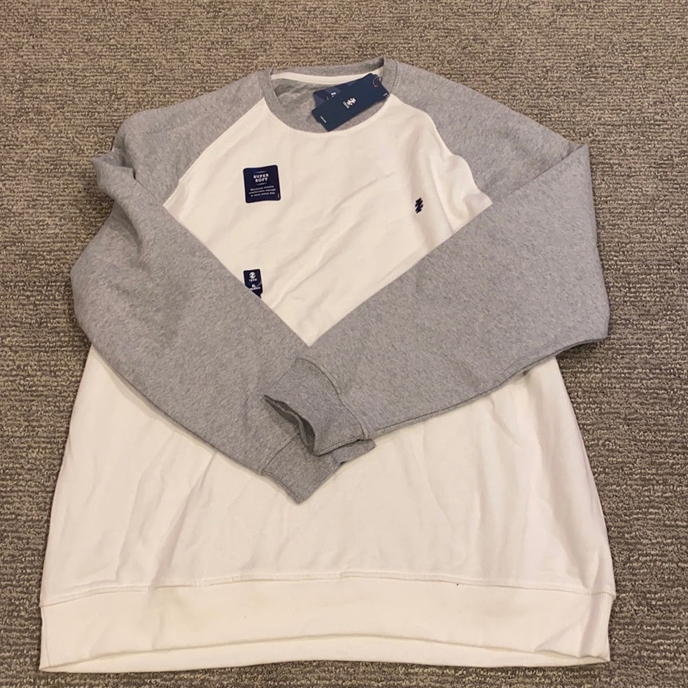 NWT - Men’s Izod crew neck